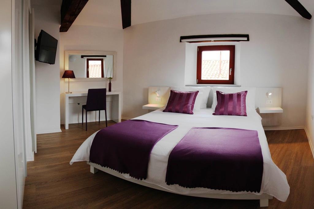 Boutique Hotel Dvor Доброво Екстериор снимка