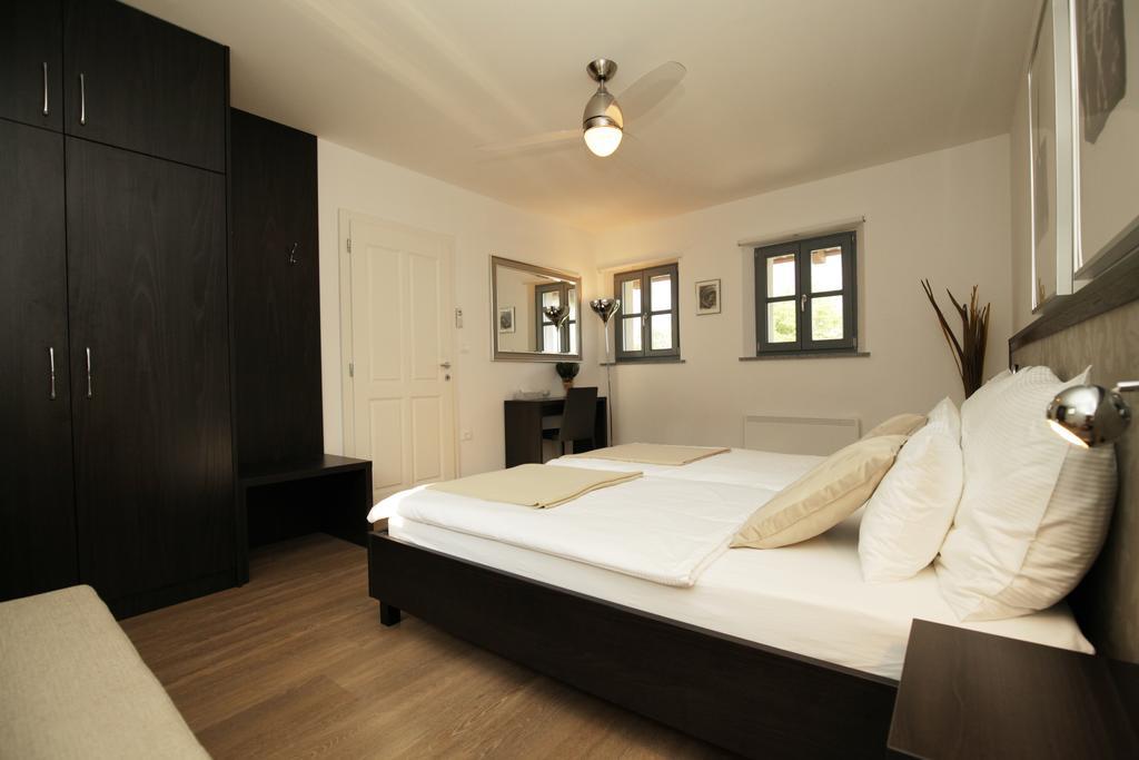Boutique Hotel Dvor Доброво Екстериор снимка