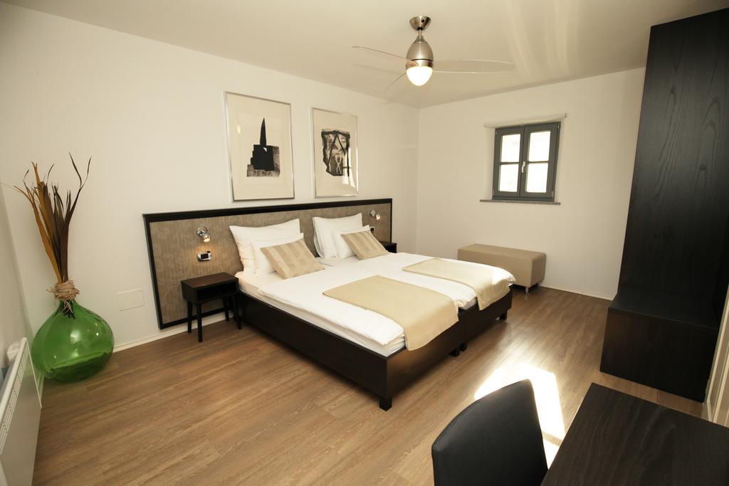 Boutique Hotel Dvor Доброво Екстериор снимка